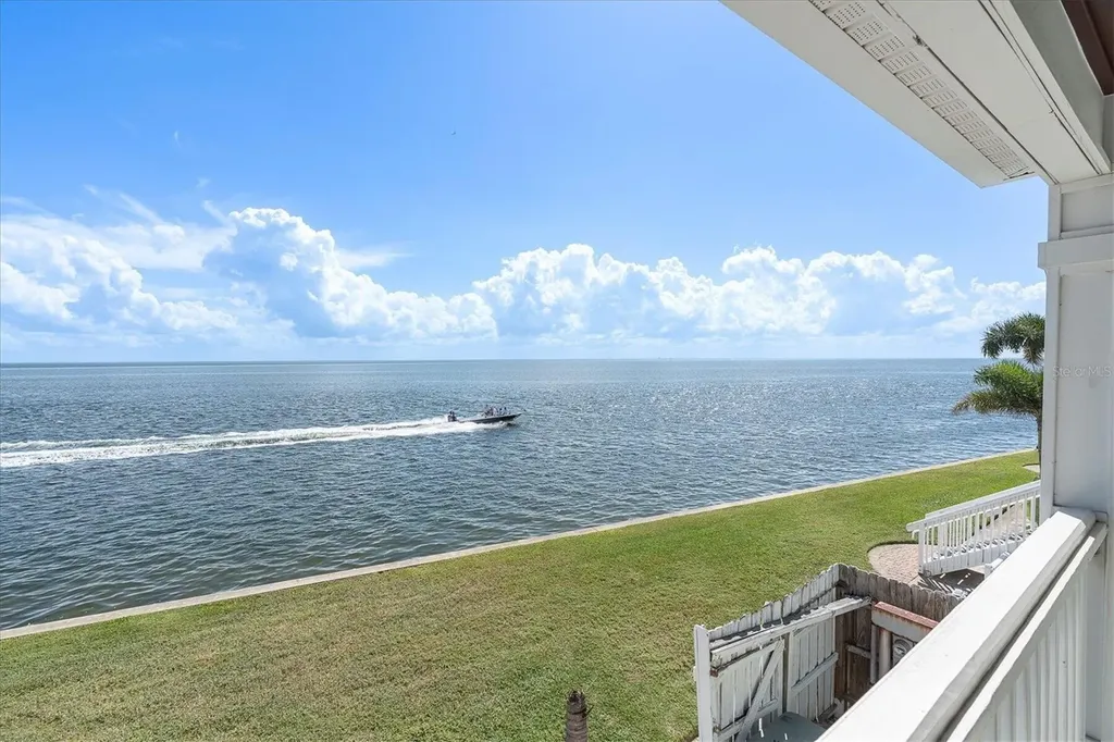4858 Coquina Key Drive SE St Petersburg FL 33705