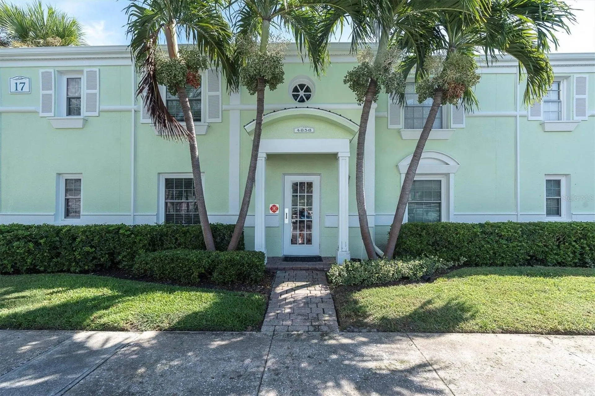 4858 Coquina Key Drive SE St Petersburg FL 33705