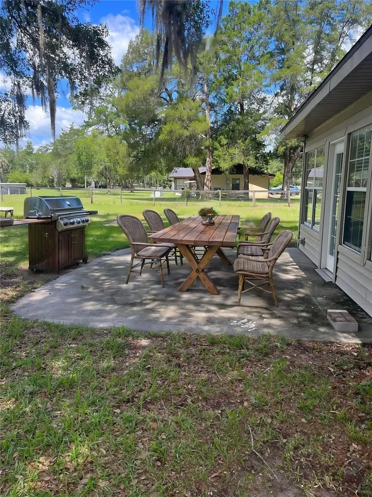 900 NE 165th Street Citra FL 32113