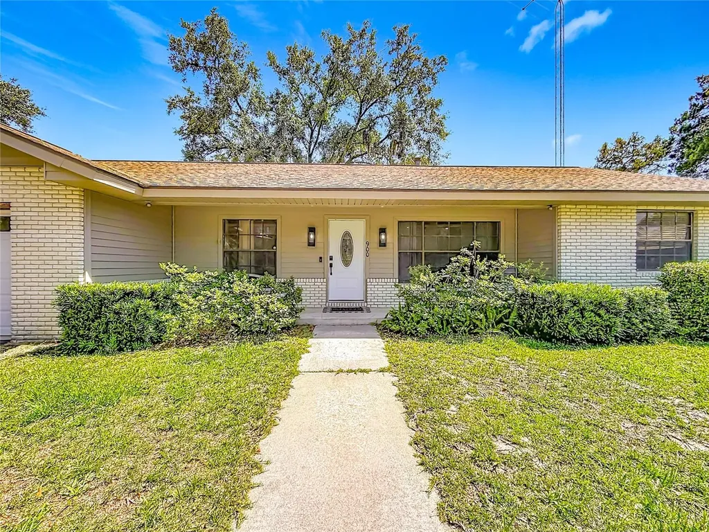 900 NE 165th Street Citra FL 32113
