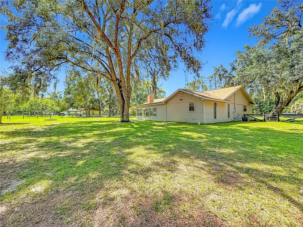 900 NE 165th Street Citra FL 32113