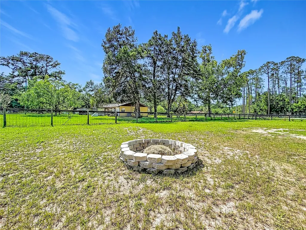 900 NE 165th Street Citra FL 32113
