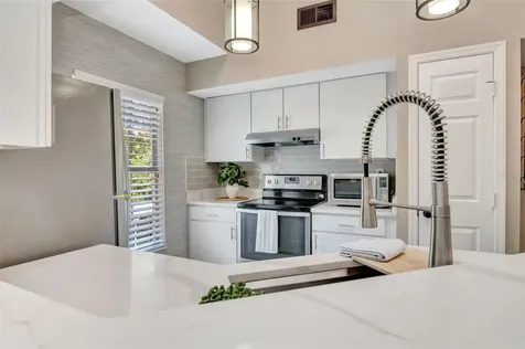 9130 Lake Chase Island Way Tampa FL 33626