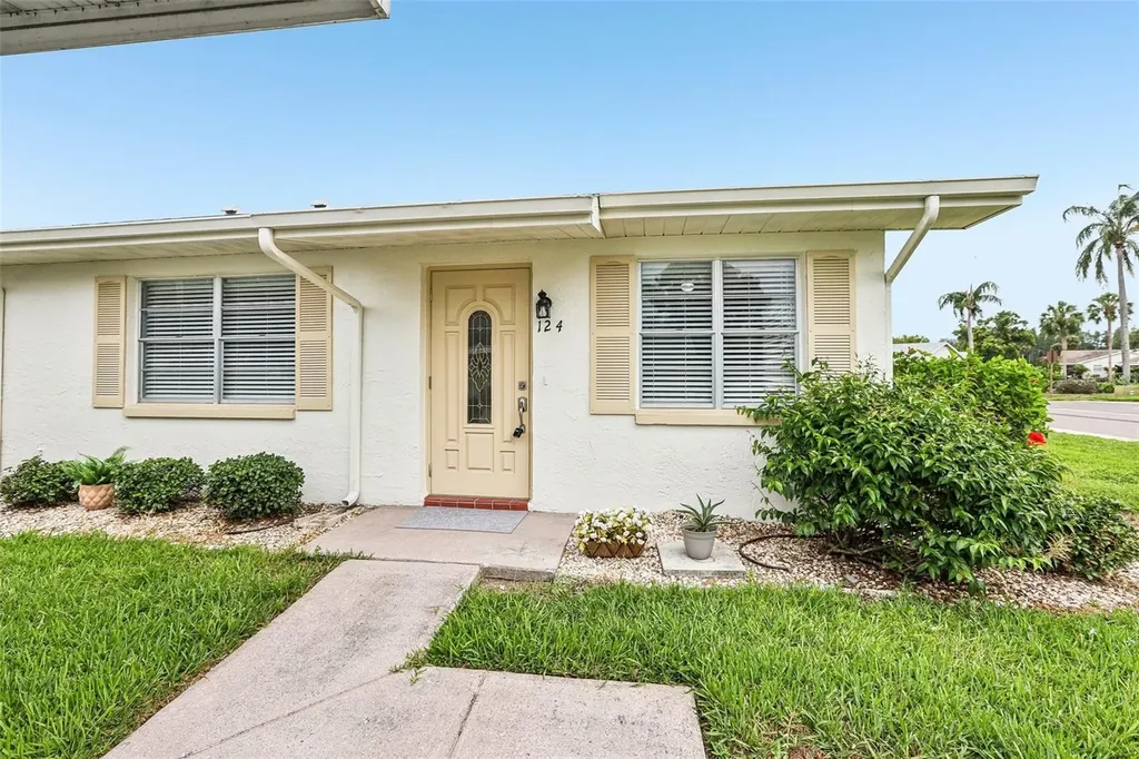 124 Gloucester Boulevard Sun City Center FL 33573