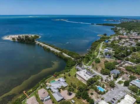 1725 Gulf Road Tarpon Springs FL 34689