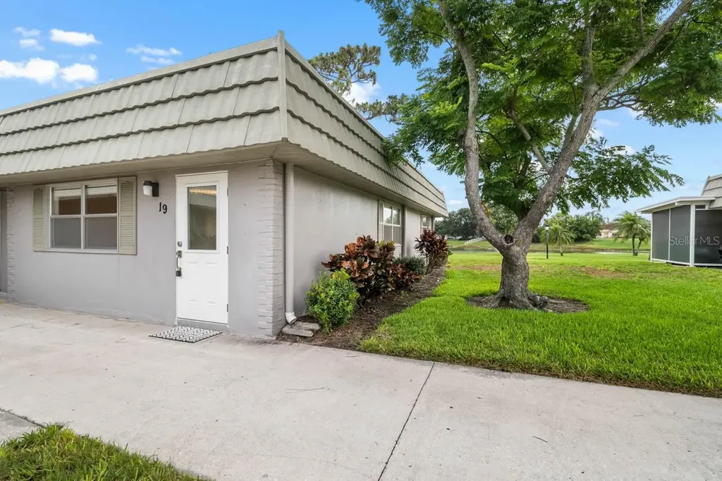 201 Kings Boulevard Sun City Center FL 33573