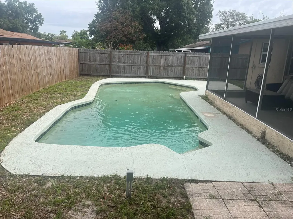 906 Essex Road Brandon FL 33510