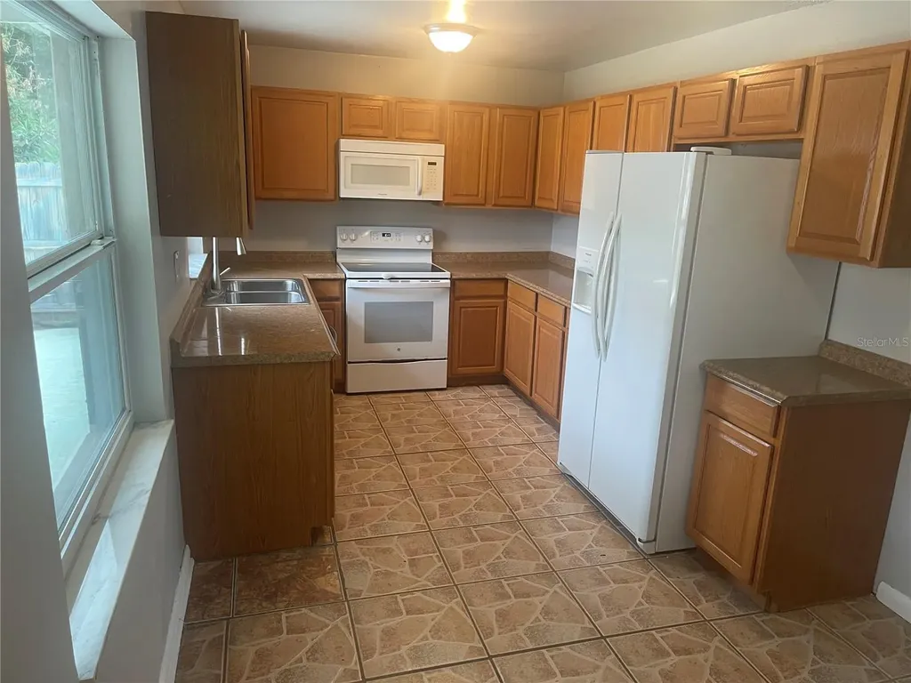 906 Essex Road Brandon FL 33510