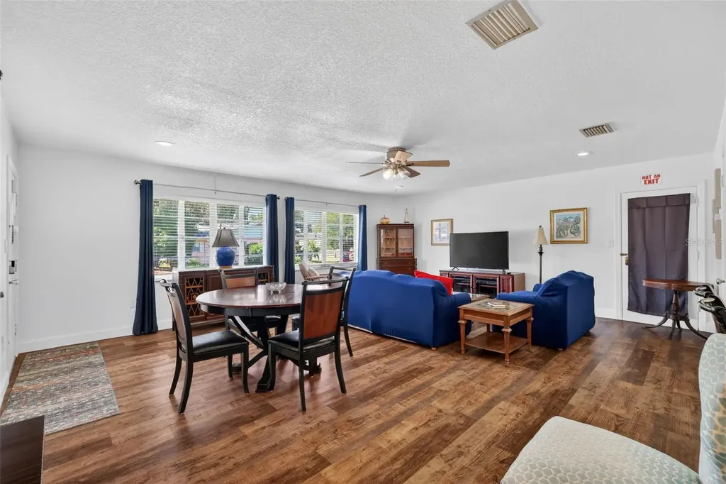 1012 S Baker Street Mount Dora FL 32757