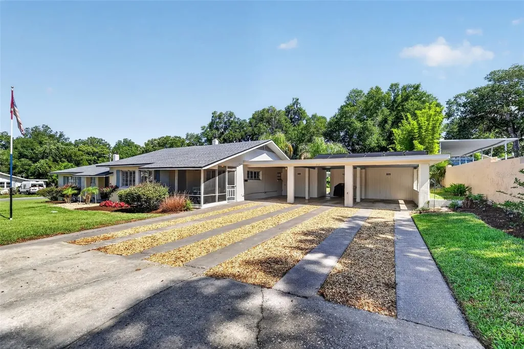 1012 S Baker Street Mount Dora FL 32757