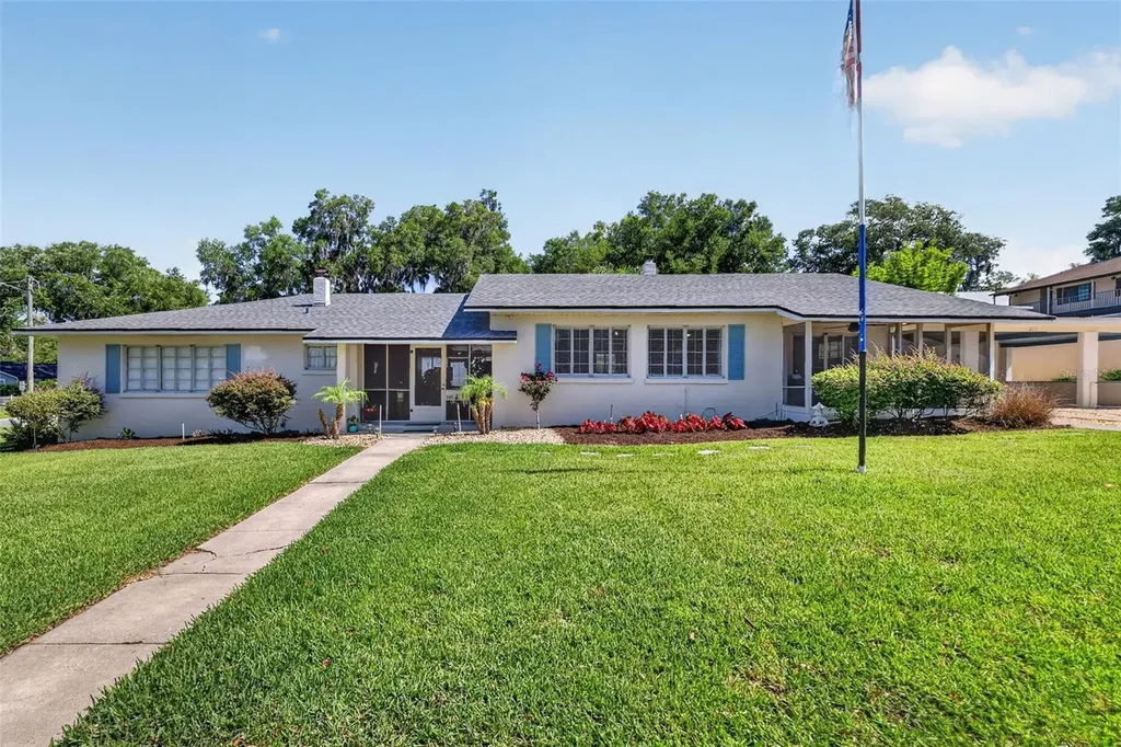 1012 S Baker Street Mount Dora FL 32757