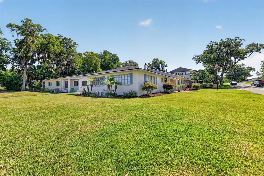 1012 S Baker Street Mount Dora FL 32757