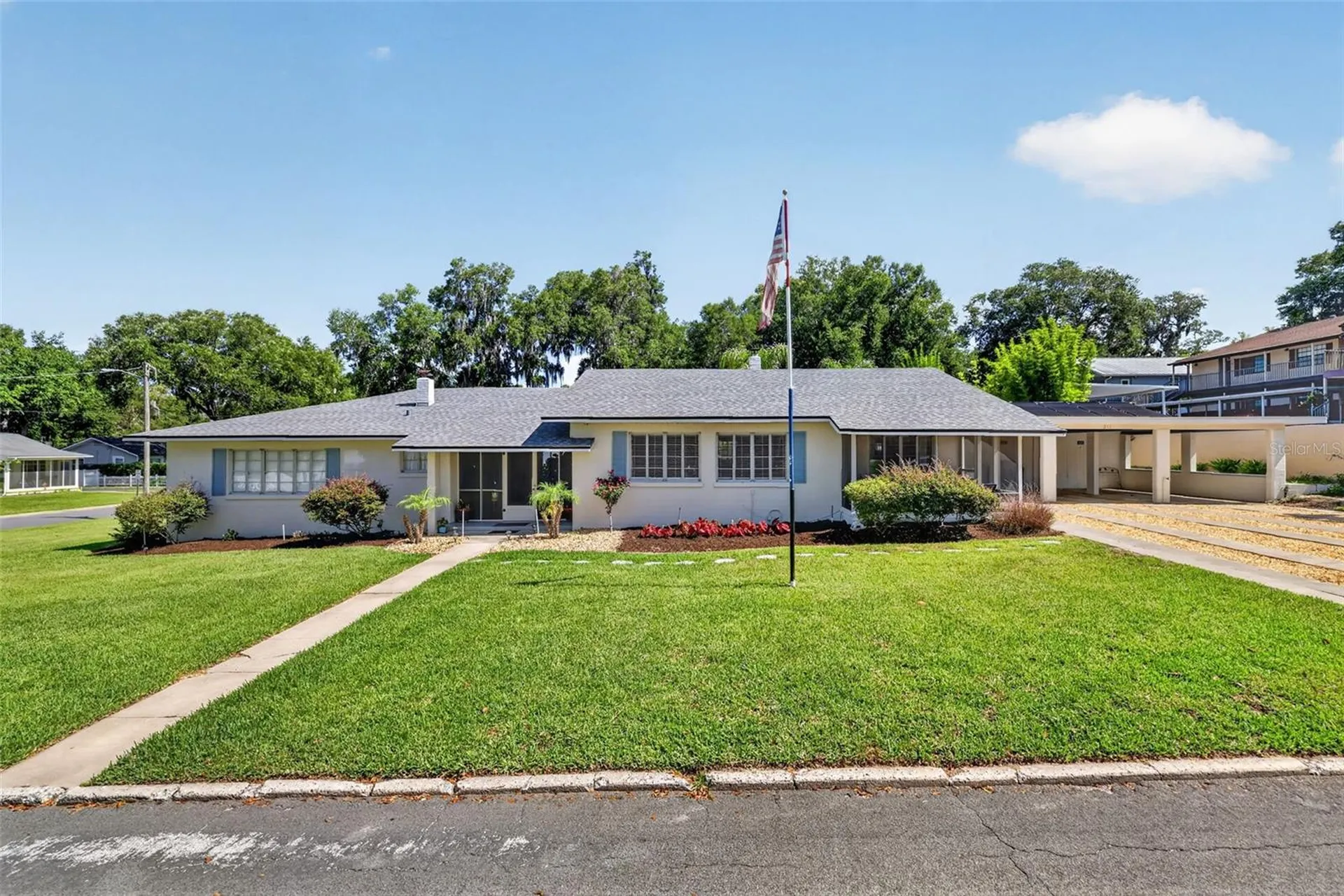1012 S Baker Street Mount Dora FL 32757