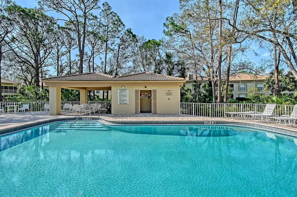 4489 Longmeadow Sarasota FL 34235