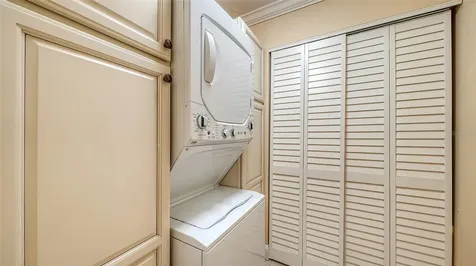 4489 Longmeadow Sarasota FL 34235