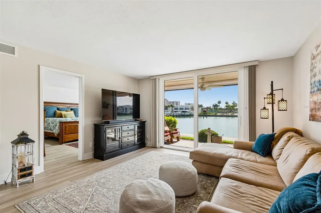 7540 Bay Island Drive S South Pasadena FL 33707
