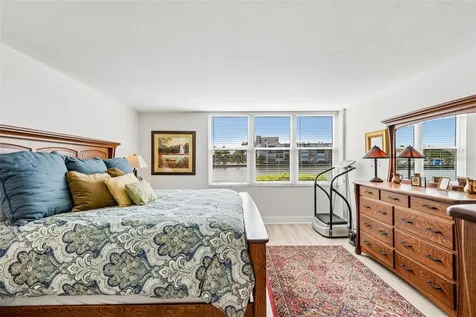 7540 Bay Island Drive S South Pasadena FL 33707