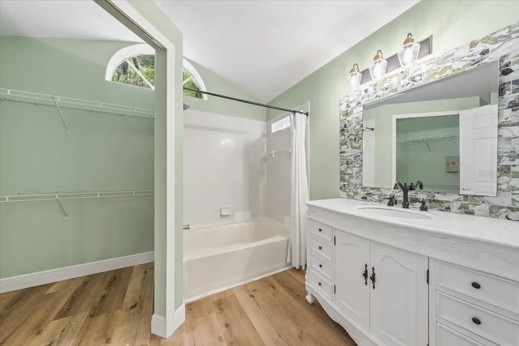 5863 Meadowpark Place Lithia FL 33547