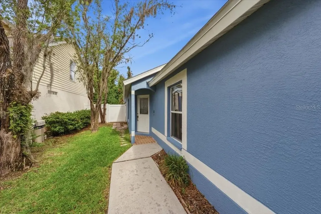 5863 Meadowpark Place Lithia FL 33547