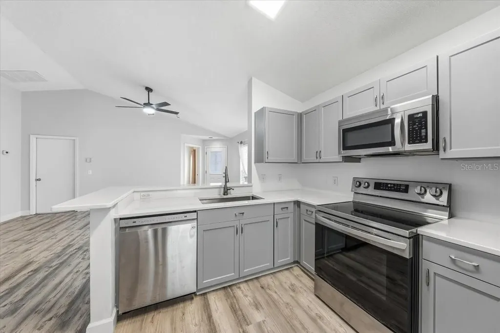 5863 Meadowpark Place Lithia FL 33547