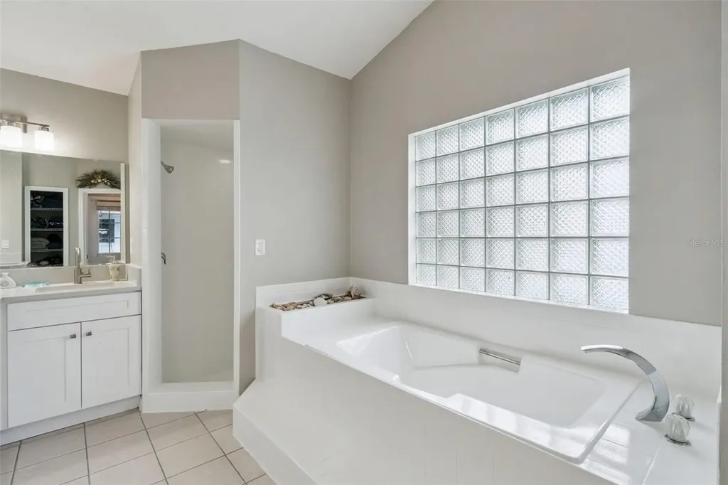 2827 Shadow Wood Court Kissimmee FL 34746