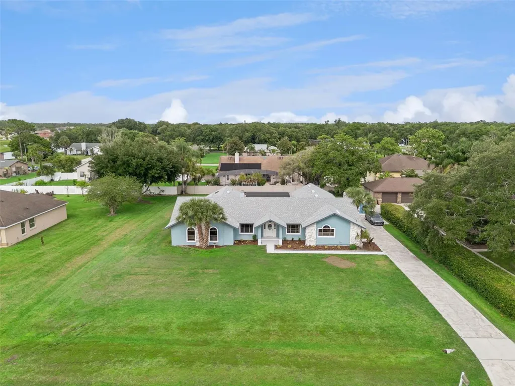 2827 Shadow Wood Court Kissimmee FL 34746