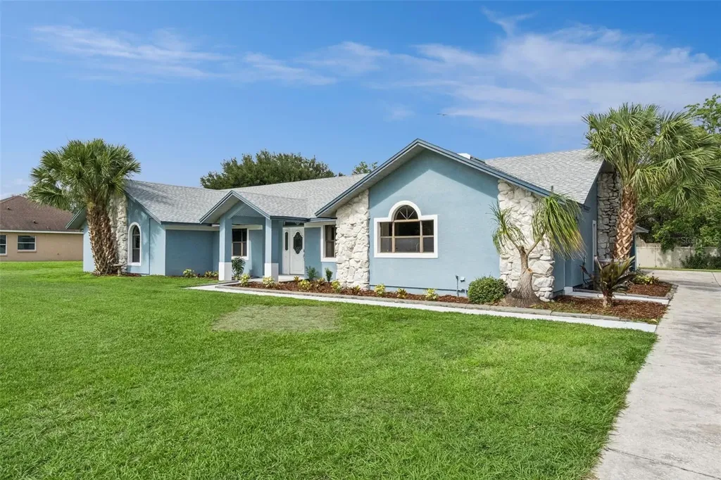 2827 Shadow Wood Court Kissimmee FL 34746