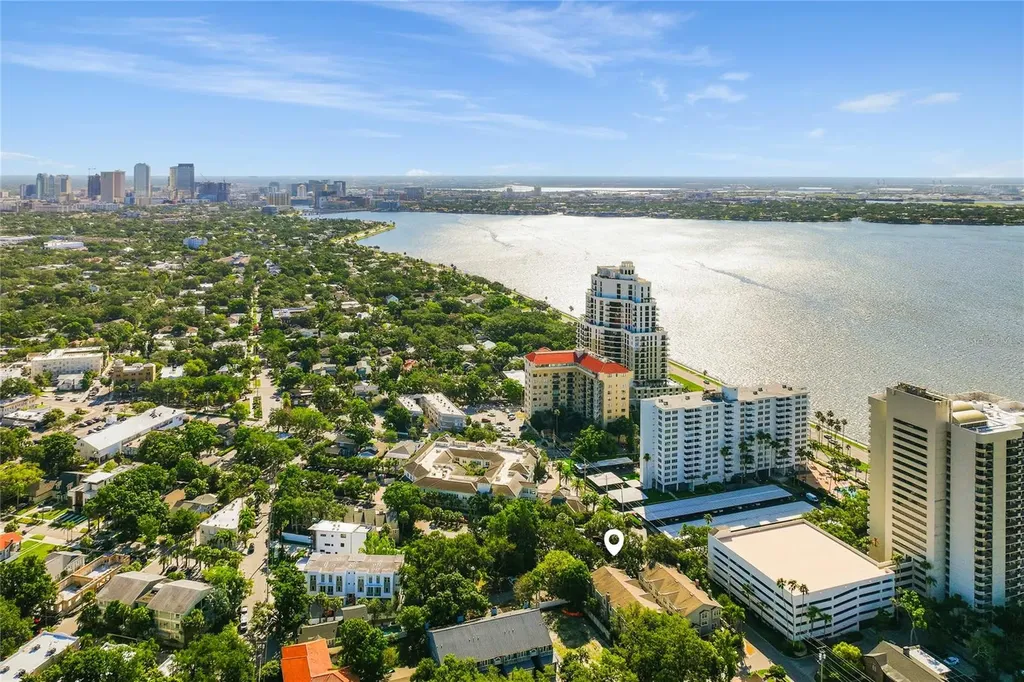 2403 W Palm Drive Tampa FL 33629