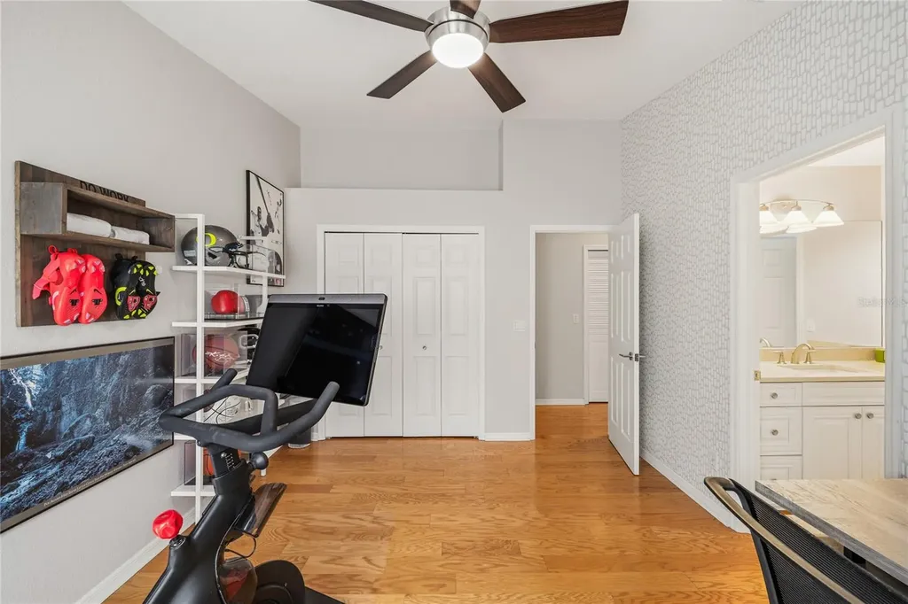 2403 W Palm Drive Tampa FL 33629
