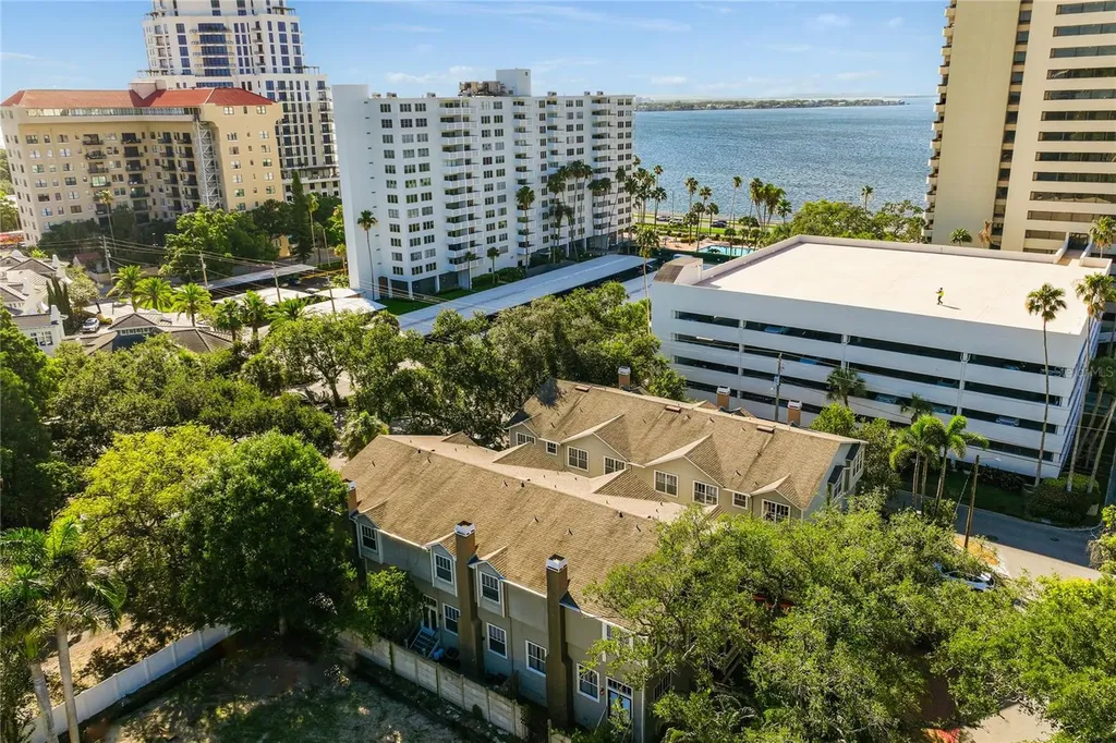 2403 W Palm Drive Tampa FL 33629
