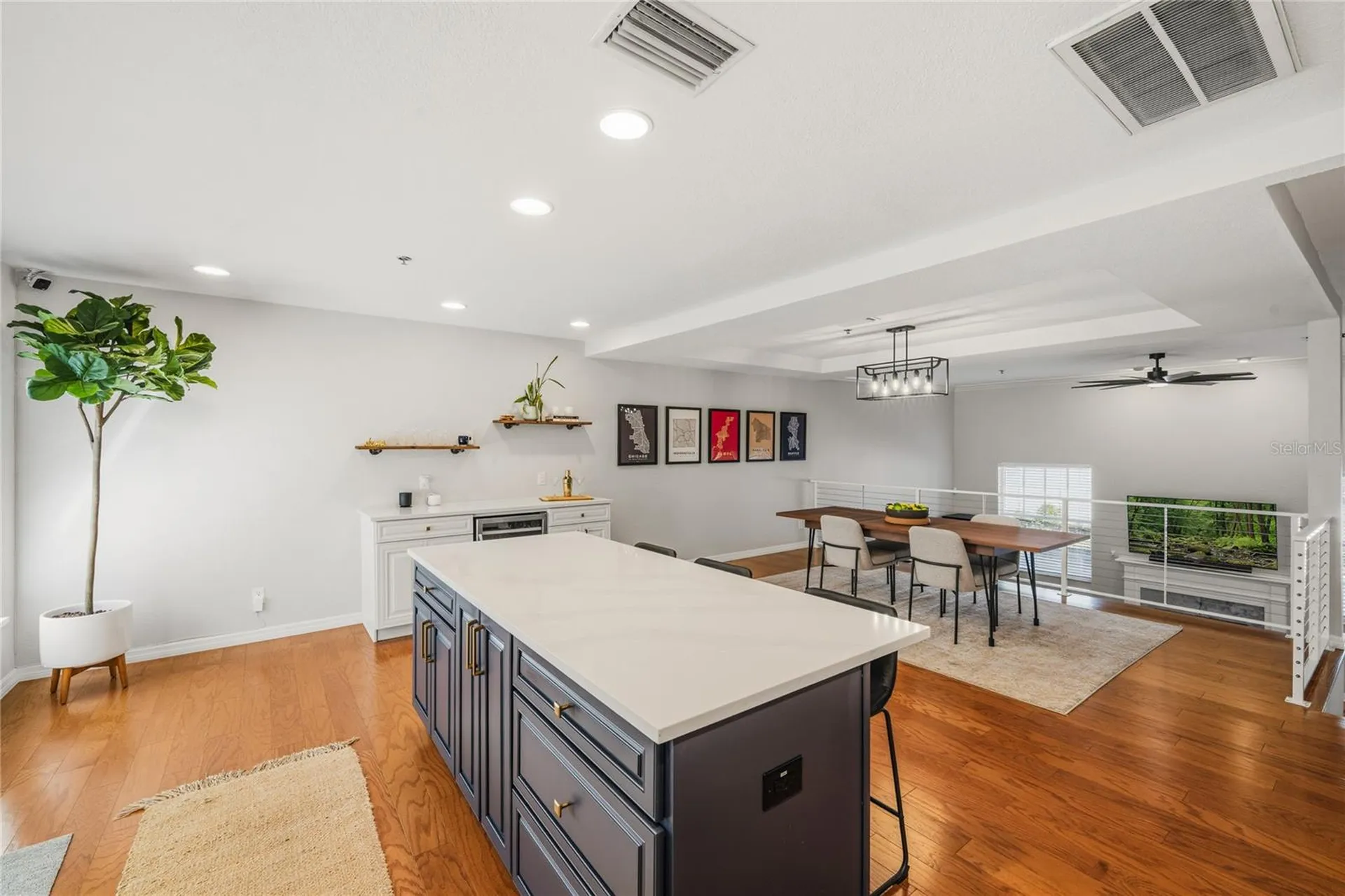 2403 W Palm Drive Tampa FL 33629