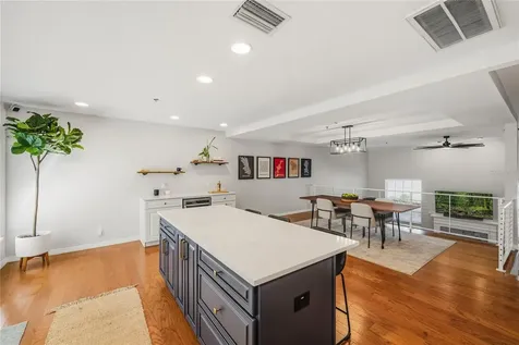 2403 W Palm Drive Tampa FL 33629