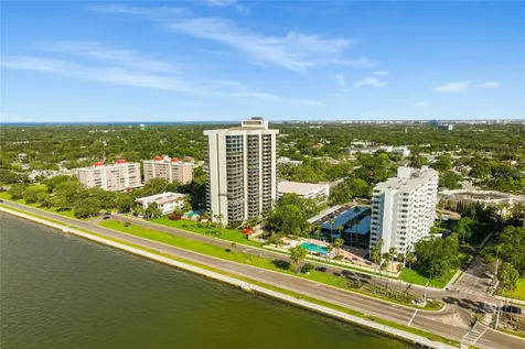 2403 W Palm Drive Tampa FL 33629