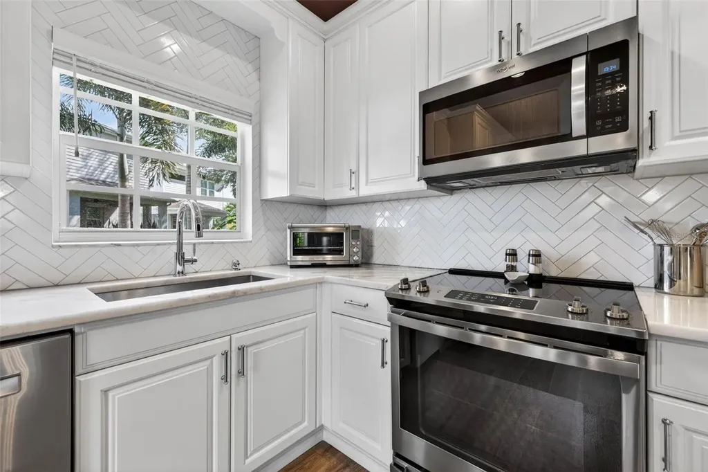 6007 S Russell Street Tampa FL 33611
