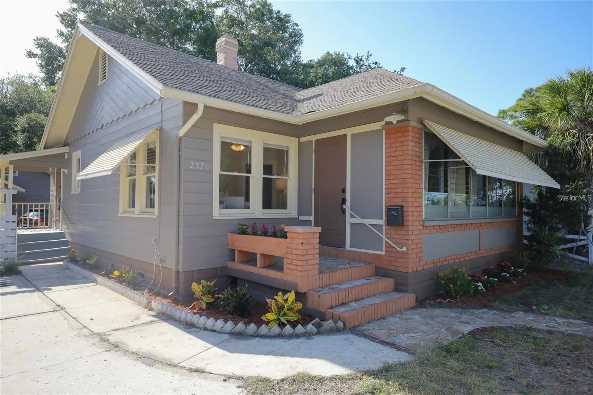 2521 4th Street S St Petersburg FL 33705