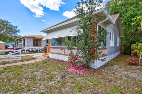 2521 4th Street S St Petersburg FL 33705