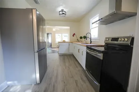 2521 4th Street S St Petersburg FL 33705