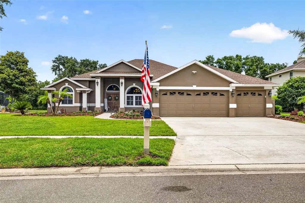 3904 S Nine Drive Valrico FL 33596