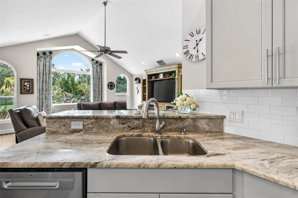 3904 S Nine Drive Valrico FL 33596