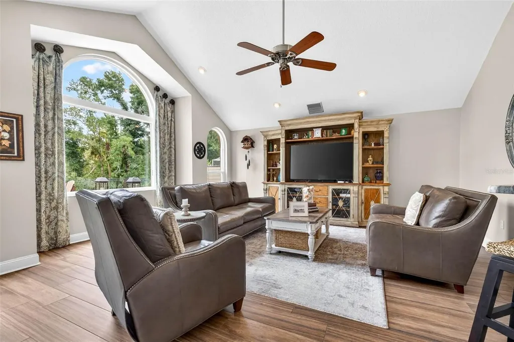 3904 S Nine Drive Valrico FL 33596