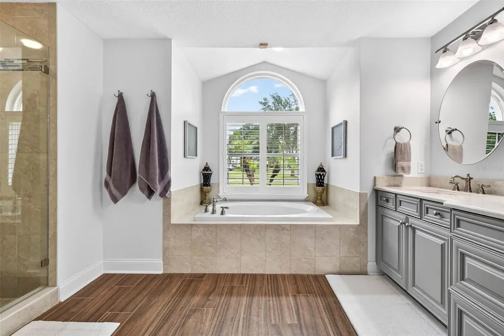 3904 S Nine Drive Valrico FL 33596