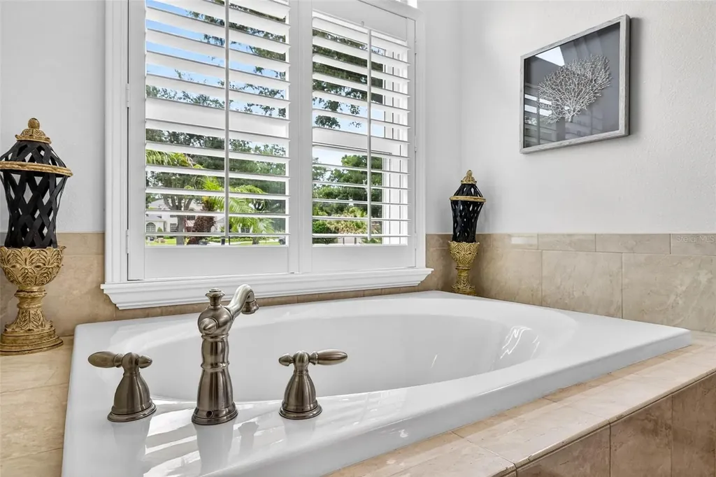 3904 S Nine Drive Valrico FL 33596