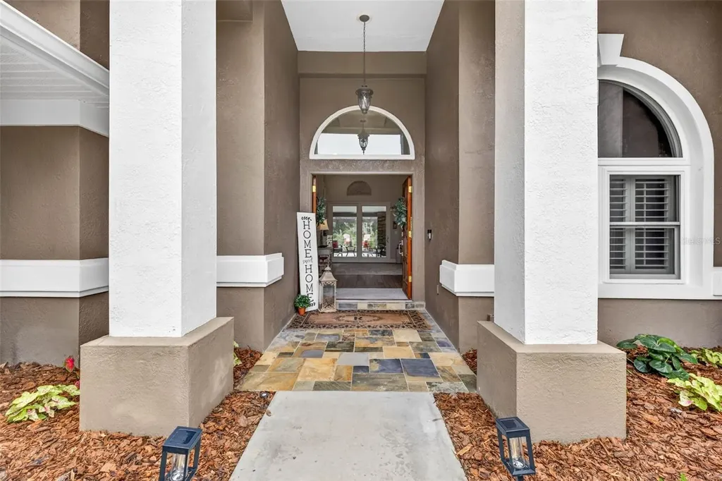 3904 S Nine Drive Valrico FL 33596
