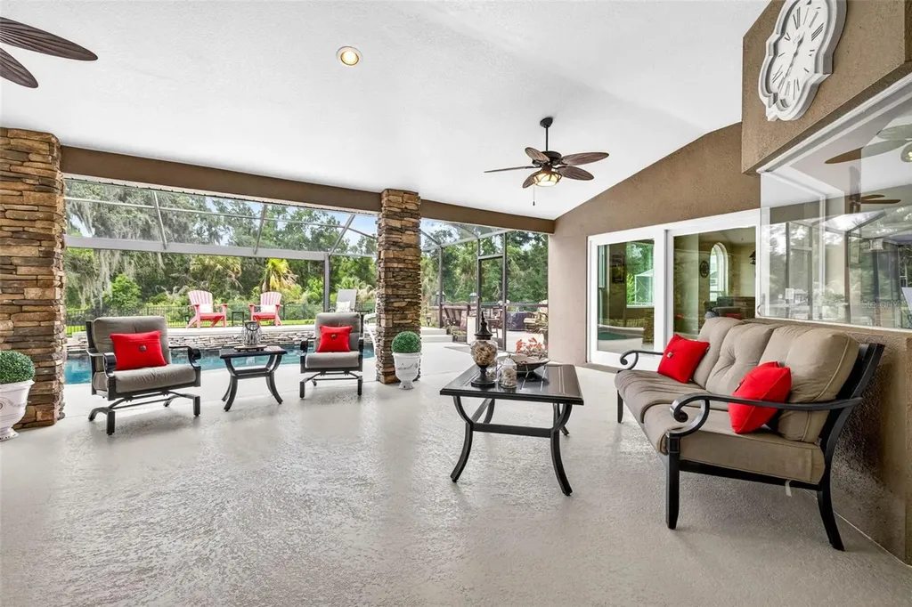 3904 S Nine Drive Valrico FL 33596