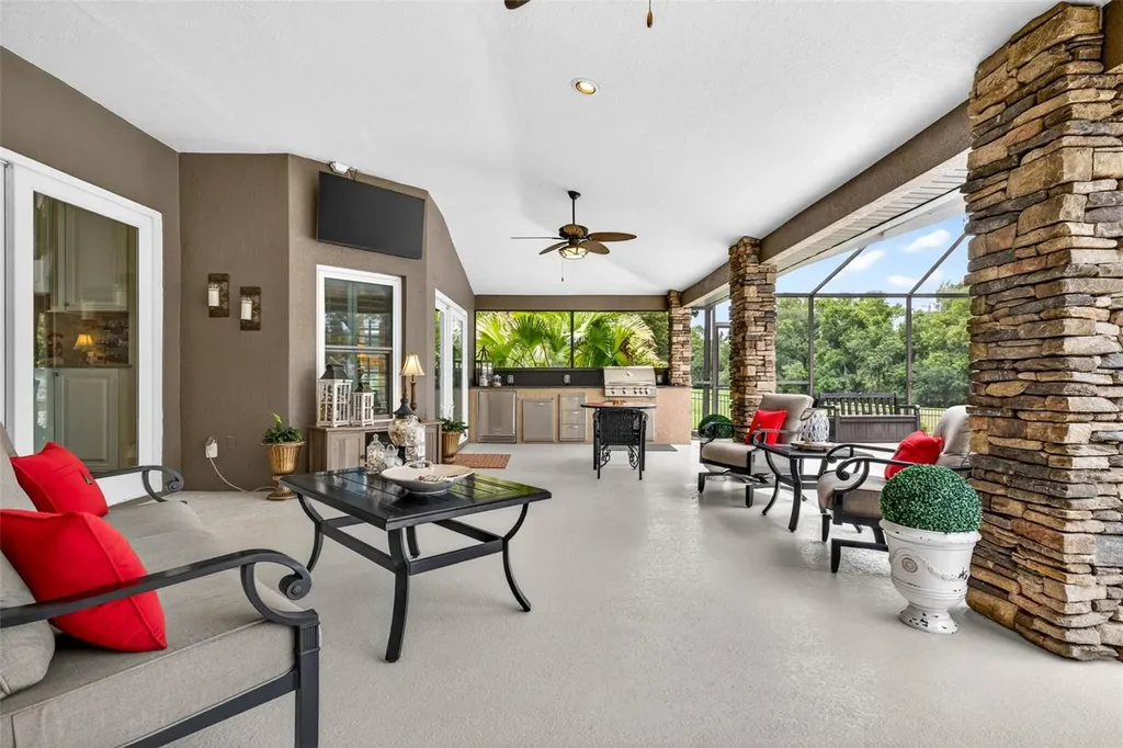 3904 S Nine Drive Valrico FL 33596