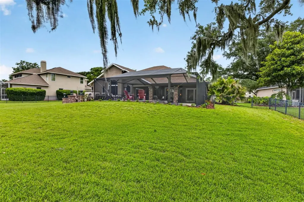 3904 S Nine Drive Valrico FL 33596