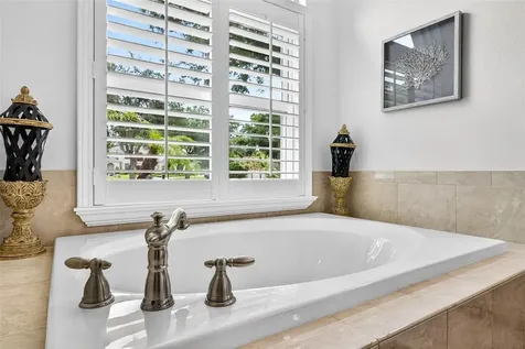 3904 S Nine Drive Valrico FL 33596