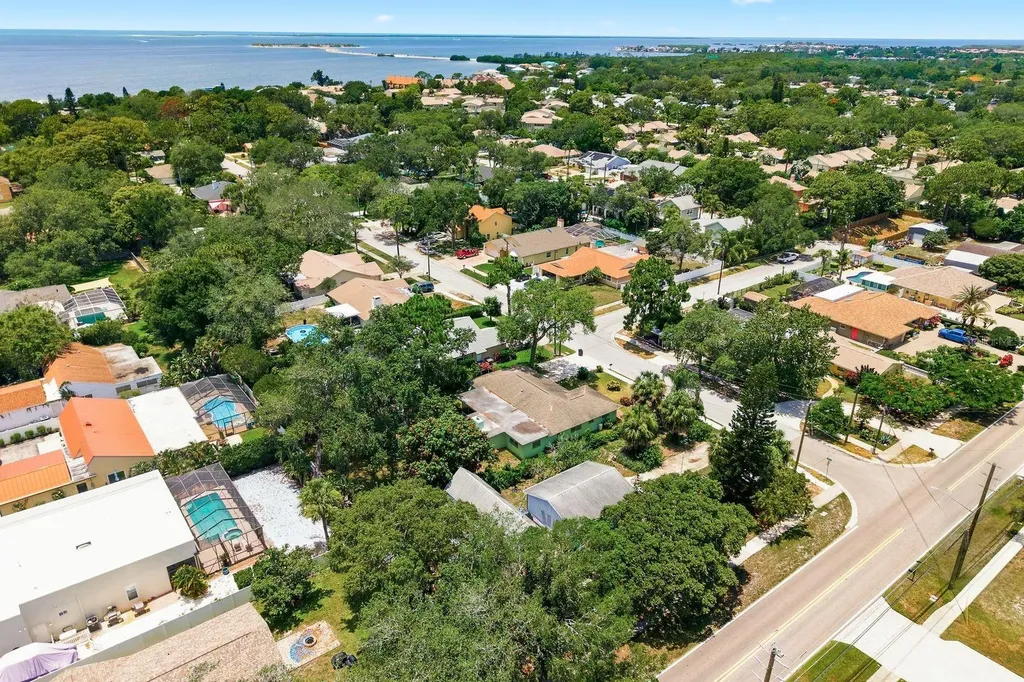 1603 Mexico Avenue Tarpon Springs FL 34689