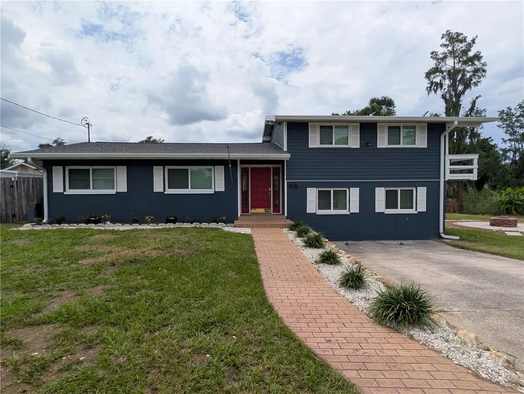 1011 N Palm Drive Plant City FL 33563