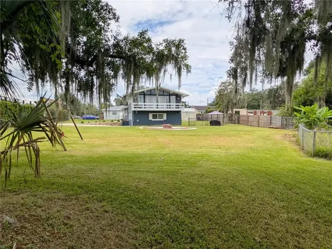 1011 N Palm Drive Plant City FL 33563